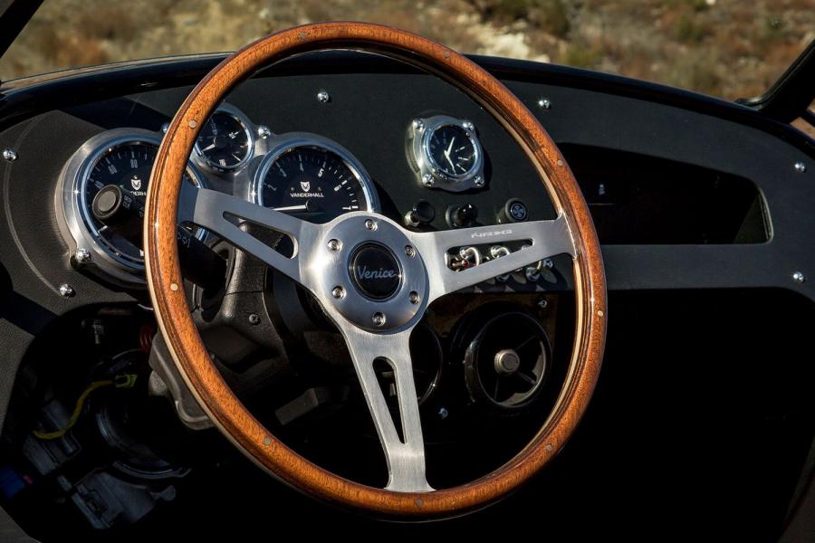 Панель приборов Vanderhall Venice 2016 года  (фото 3 из 38)